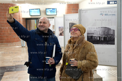 Dworzec Podmiejskie w Gdyni. Wystawa fotograficzna...