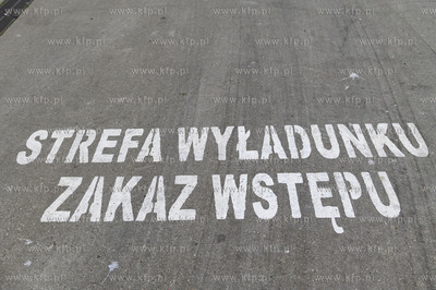 Półwysep helski. Hel. Rozładunek przy nabrzeżu...