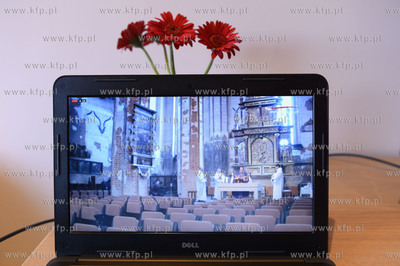 Transmisja mszy św. na żywo bez uczestnictwa wiernych...