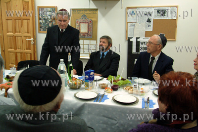 Szewach Weiss (w centrum zdjecia) - ambasador Izraela...