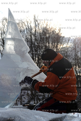 Gdynia, Bulwar Nadmorski. Festiwal rzezb lodowych....