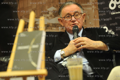 Spotkanie autorskie z profesorem Wiktorem Osiatynskim...