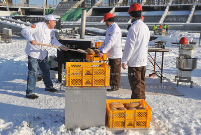 Pierwszy chleb na budowanym na mistrzostwa europy gdanskim...