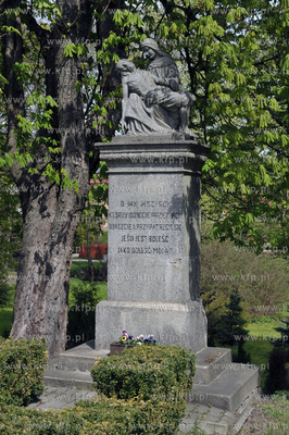 LIpusz na Kaszubach. Figura Matki Boskiej z Jezusem....