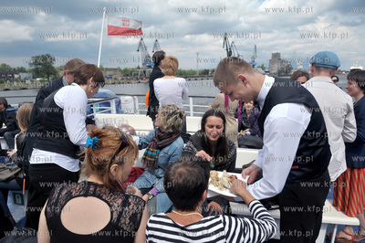 Rejs katamaranem ONYX po gdanskim porcie przedstawicieli...