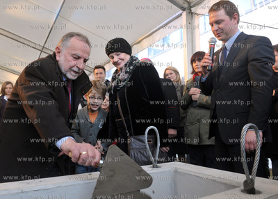 Uroczyste poswiecenie i wmurowanie kamienia wegielnego...