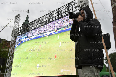 Strefa kibica na Targu Węglowym w Gdańsku.Mecz Legia...