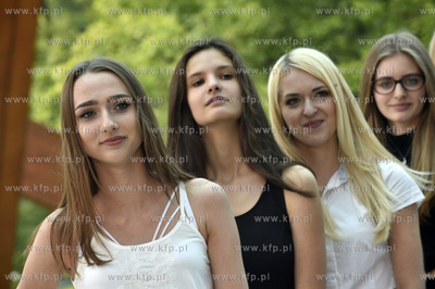 Truskawkobranie na Złotej Górze na Kaszubach. Kandydatki...