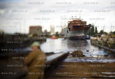 Stocznia Gdansk. Pochylnia B1 wodowanie kolejnego statku...