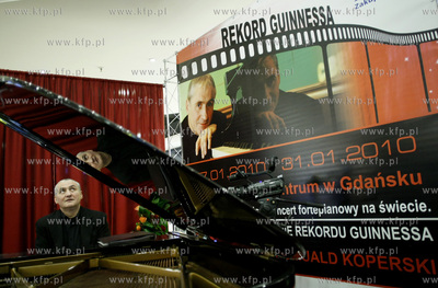 Gdansk. Centrum handlowe Alfa Centrum. Romuald Koperski...