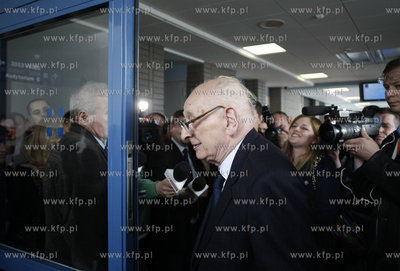 Uniwersytet Gdanski. Wydzial Prawa i Administracji....