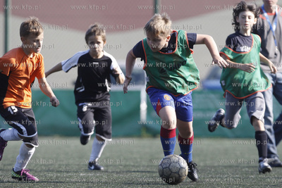 Gdansk Zaspa. Pilkarski turniej dzikich druzyn Do przerwy...