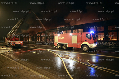 Gdansk. Pozar znajdujacej sie na terenie Stoczni Gdanskiej...