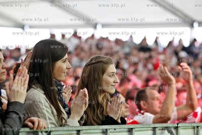 Sopot. Fan Camp Carlsberg. Kibice ogladaja mecz mistrzostw...