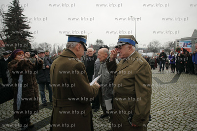 Plac marszalka Jozefa Pilsudskiego 
u zbiegu al. Grunwaldzkiej...