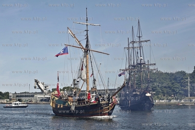 Inscenizacja bitwy morskiej w okolicy Twierdzy Wisloujscie....