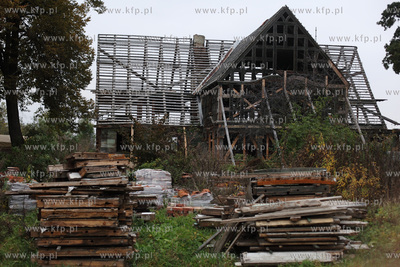Budowa domu podcieniowego w Orlowie na Zulawach.
13.10.2013
fot....