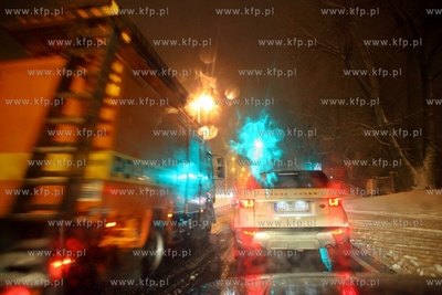 Jazda samochodem w warunkach zimowych gdanskimi ulicami....