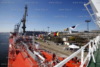 Stocznia Gdansk. Uroczystosc chrztu statku SYN ANTARES....