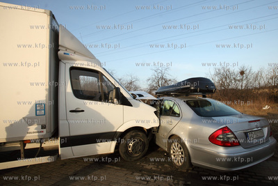 Wypadek drogowy na ulicy Uczniowskiej w Gdańsku. Zderzyły...