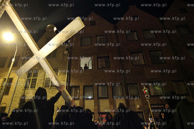 Gdańsk. Misterium Nocne. Nz. uczestnicy misterium...