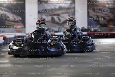 Fun Arena. Wyścig gwiazd. Na torze gokartów elektrycznych...