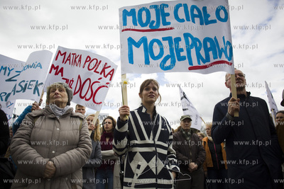 Gdańsk. Targ Węglowy. Wiec sprzeciwu wobec zaostrzania...