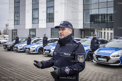 Uroczyste przekazanie do służby w policji samochodów...