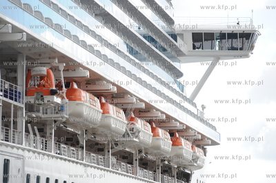 Wycieczkowiec Emerald Princess jest najwiekszym statkiem...