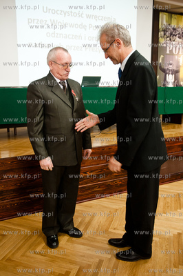 Gdansk. Historyczna sala BHP. Wreczenie odznaczen panstwowych,...