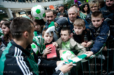 Gdansk. Galeria Przymorze. Prezentacja I druzyny Lechii...