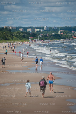 Gdansk. Czerwona flaga wywieszona na plazy w Jelitkowie...