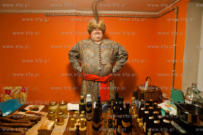 Gdansk. Oliwa. Dom Zarazy. Bazar nisko przetworzonej...