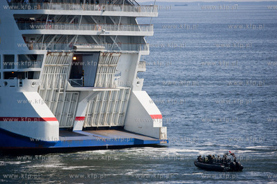Gdynia. Swieto Morza. Pokaz dzialan antyterrorystycznych...