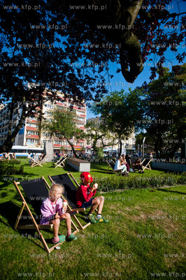 Gdynia. Skwer Zeromskiego, na ktorym w sasiedztwie...