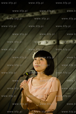 Gdansk. Chinska noc w Muzeum Bursztynu.
Nz piosenkarka...