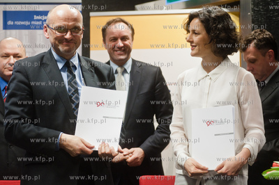 Hala Ergo Arena. Uroczystosc podpisania umowy pozyczki...