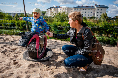 Gdansk. Ujescisko. Nowo powstaly Ekologiczny plac zabaw...