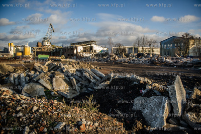Gdansk. Tereny bylej Stoczni Gdansk. Wyburzenie budynku...