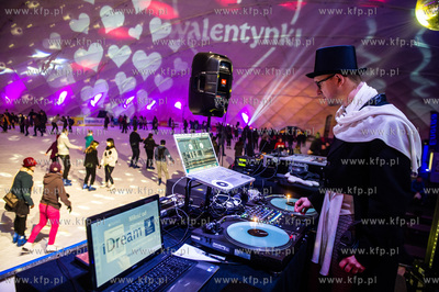 Lodowisko Miejskie w Gdansku. Walentynki w stylu Retro,...