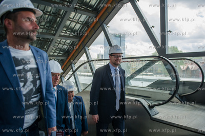 Gdansk. Uroczystosc zawieszenia wiechy na dachu Galerii...