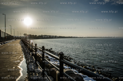 Gdańsk.  Scieżka prowadząca do falochronu Zachodniego...