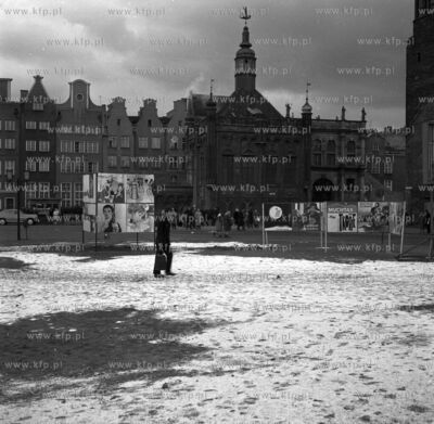 Gdansk Targ Weglowy, w glebi Zlota Brama i Dwor Bractwa...