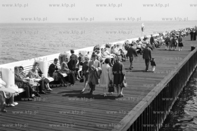 Wypoczynek na sopockim molo. 1960 00006763z Fot. Zbigniew...