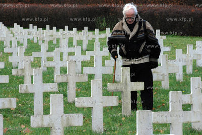 Wojskowy Cmentarz Francuski przy Powstancow Warszawskich...