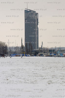 Widoki z Bulwaru Nadmorskiego w Gdyni
07.02.2010
Fot....