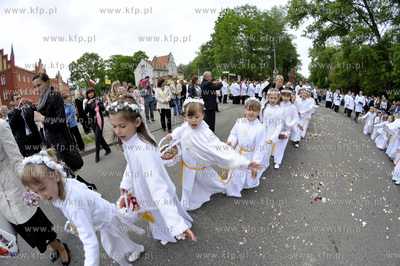 Procesja Bozego Ciala przeszla ulicami Pelplina.  03.06.2010...