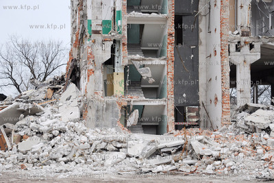 Gdynia. Rozbiorka magazynu portowego pomiedzy ulicami...