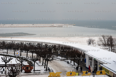 Molo - Sopot. Zamarza Zatoka Gdanska w rejonie sopockiego...