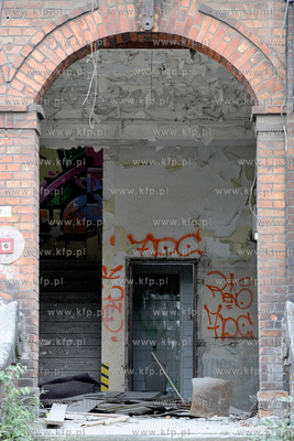 Jana z Kolna  - wyburzanie dawnego biura projektowego...